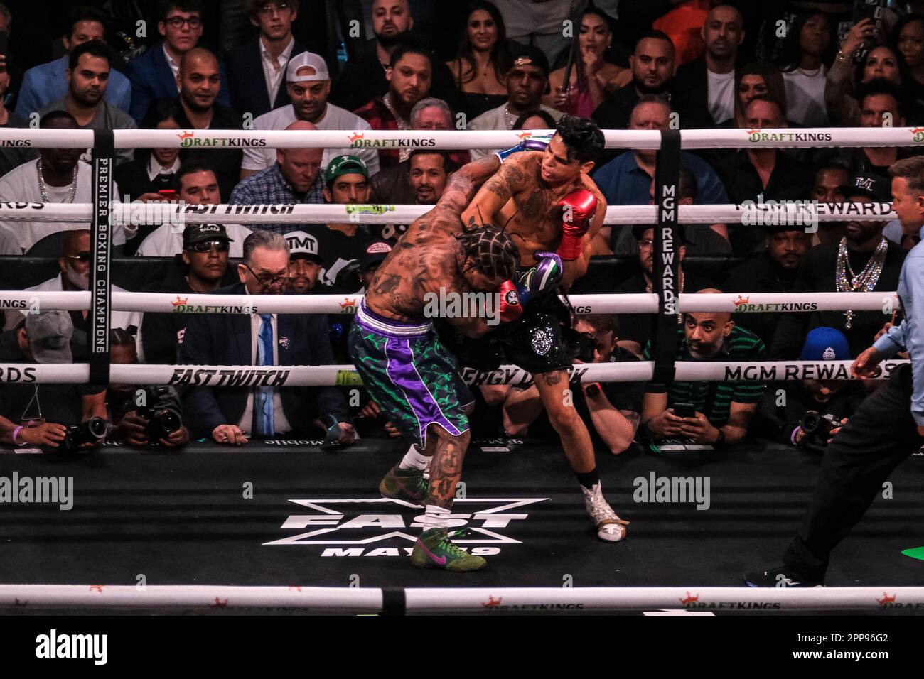 Gervonta davis ryan garcia knockout hi-res stock photography and images ...