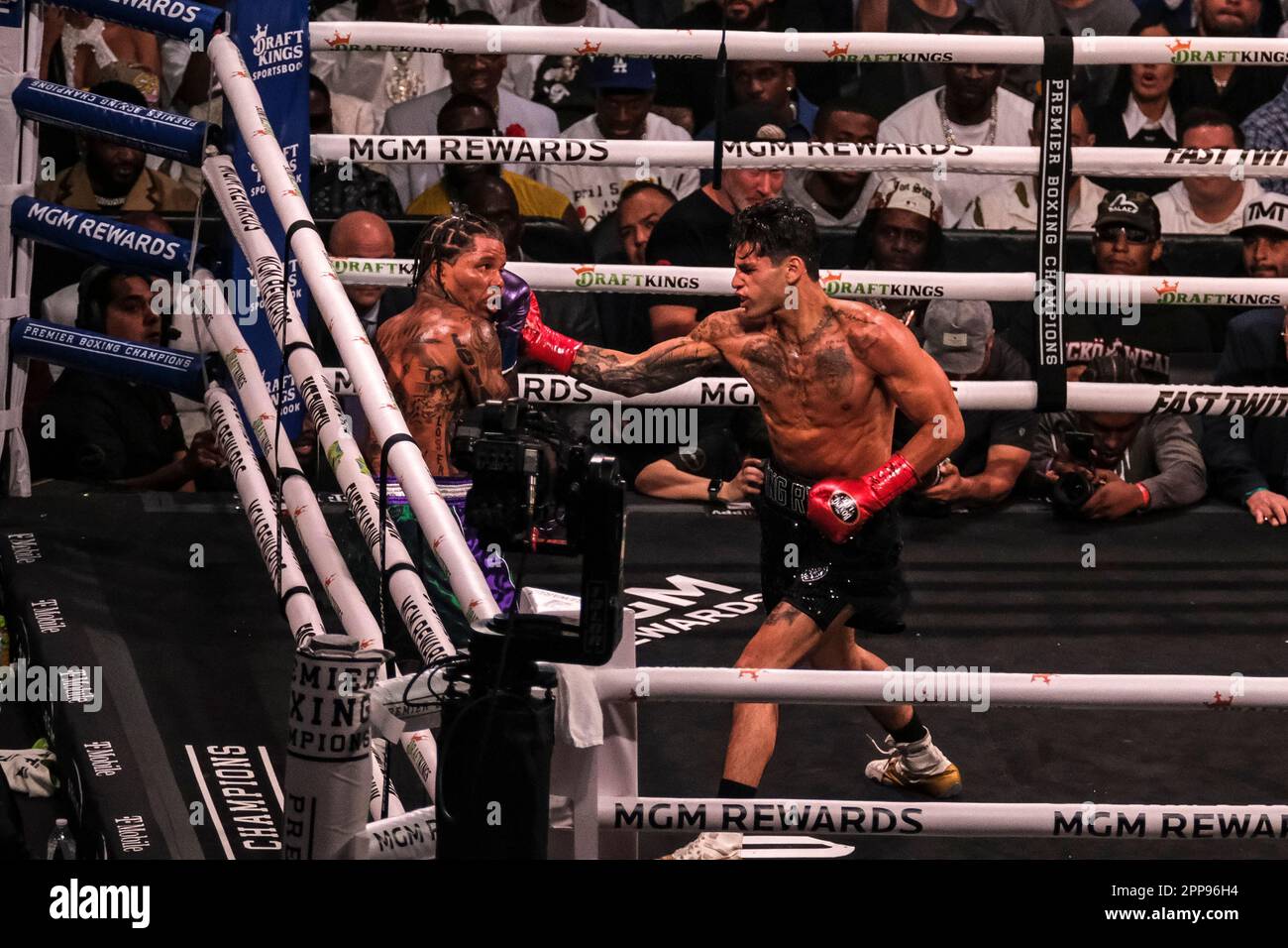 Gervonta davis ryan garcia knockout hi-res stock photography and images ...