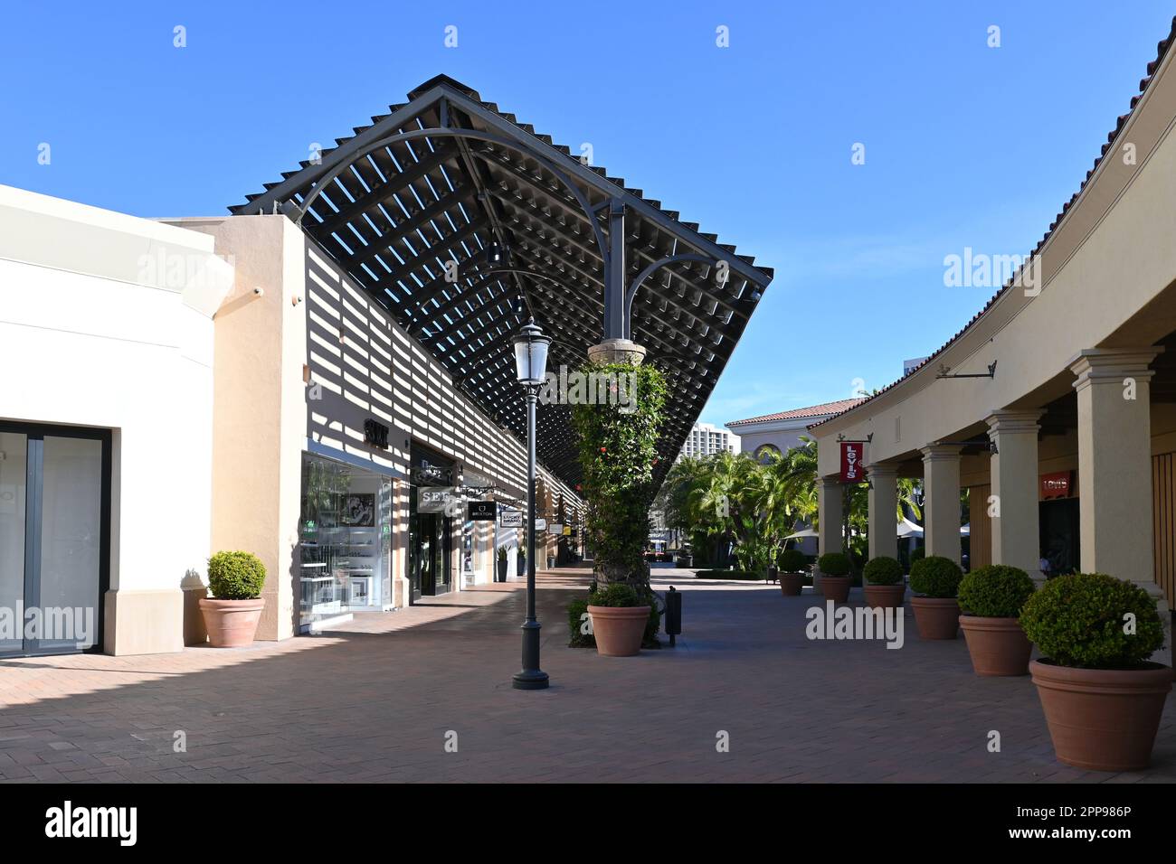 NEWPORT BEACH, CALIFORNIA - 22 APR 2023: Row of upscale shops in Fashion Island. Stock Photo