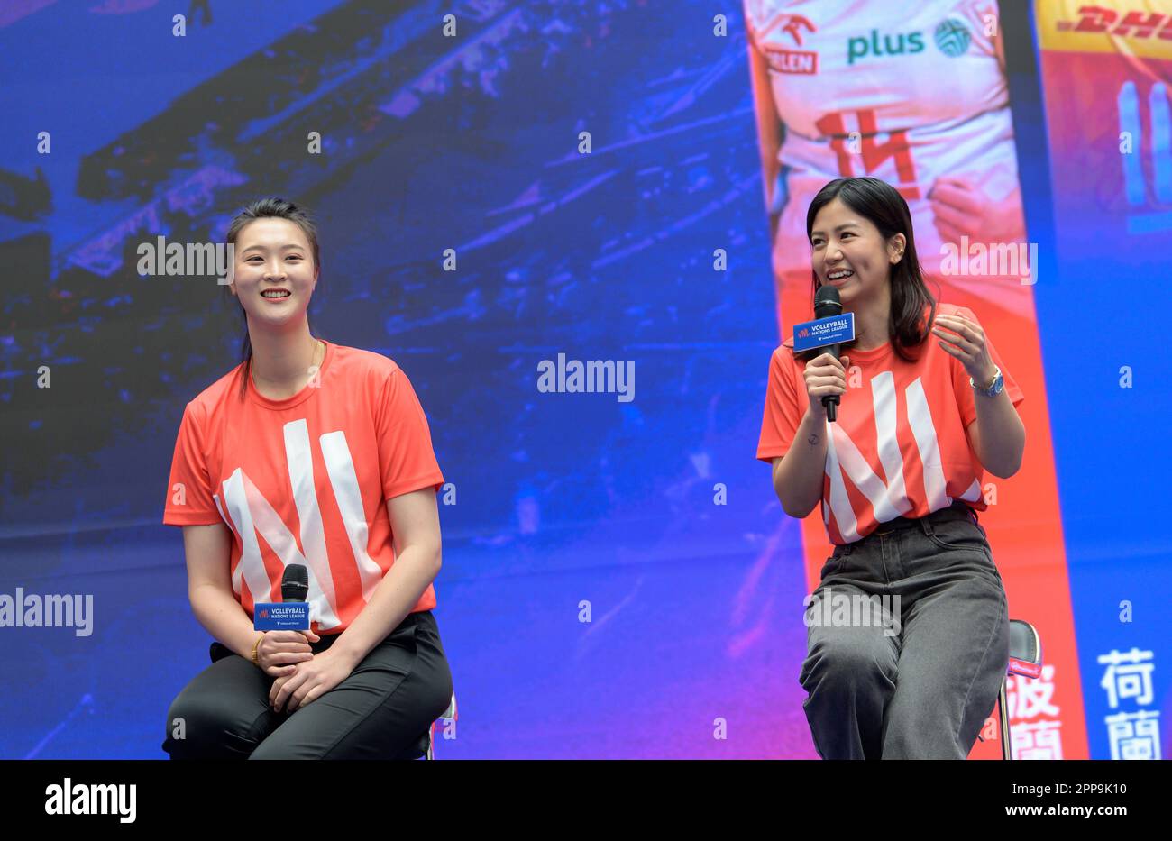 Onlayn porno filmdagi eski porno aktrisani tomosha qiling