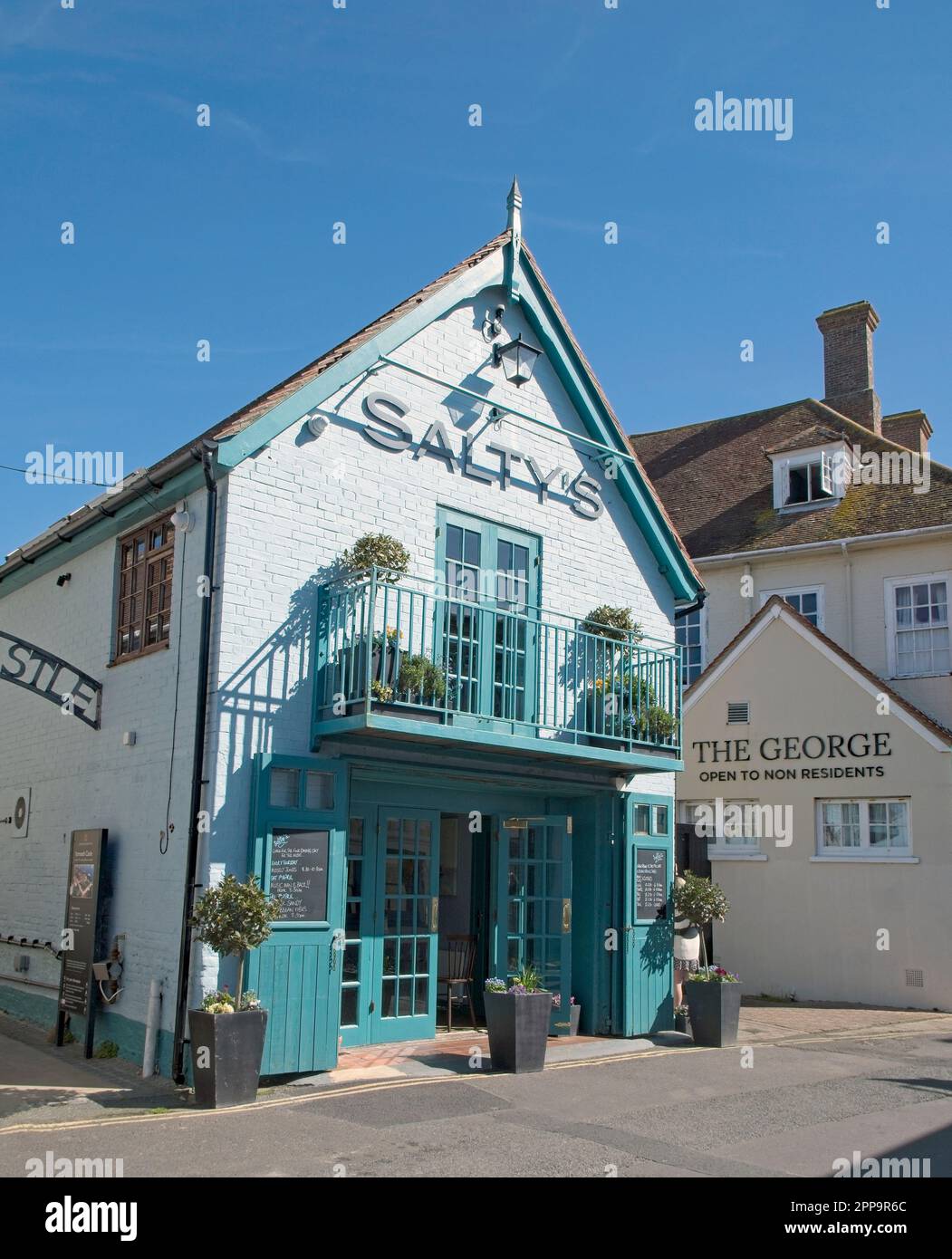 Popular Yarmouth bar and restaurant Stock Photo Alamy