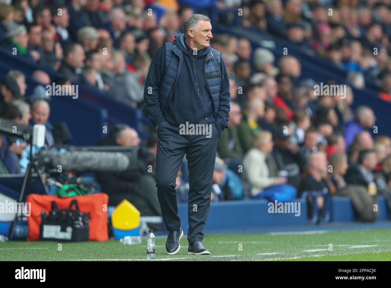 Tony Mowbray manager of Sunderland during the Sky Bet Championship match West Bromwich Albion vs Sunderland at The Hawthorns, West Bromwich, United Kingdom, 23rd April 2023  (Photo by Gareth Evans/News Images) in West Bromwich, United Kingdom on 4/23/2023. (Photo by Gareth Evans/News Images/Sipa USA) Stock Photo