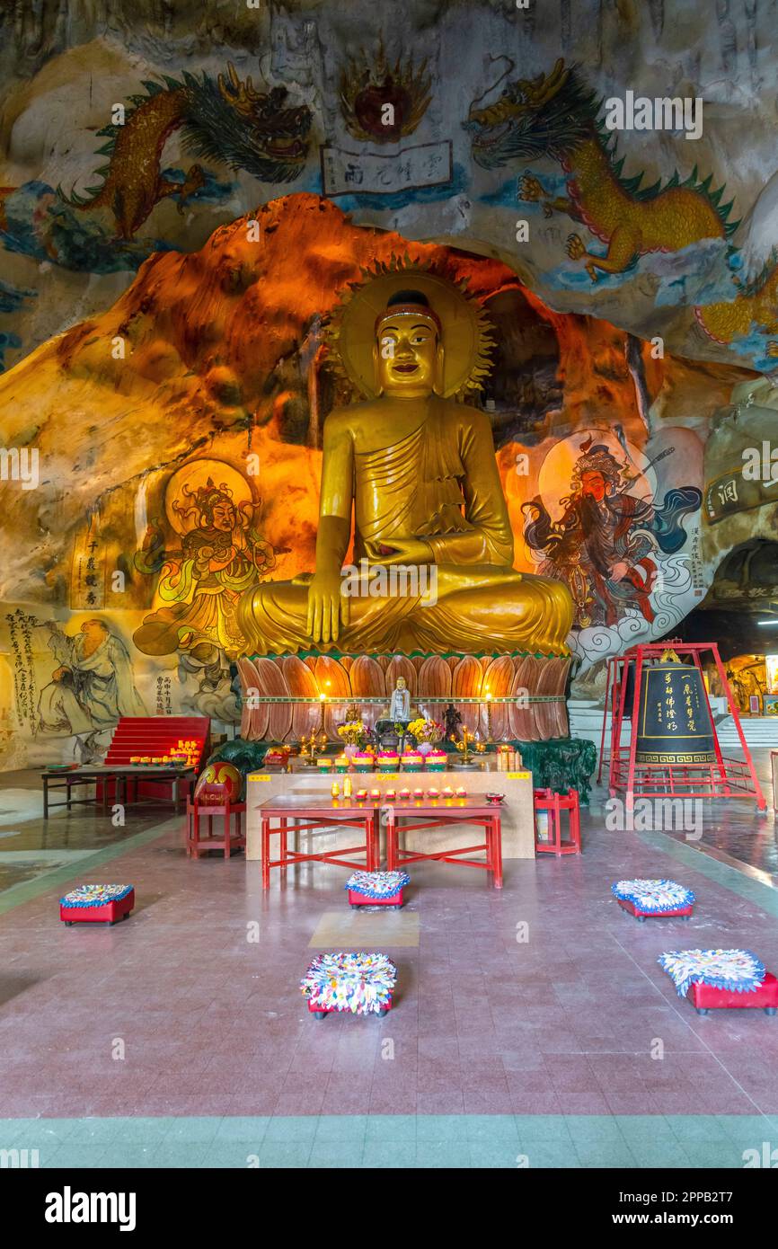 Perak Tong Cave Temple of Ipoh, Perak, Malaysia. Buddha cave Tersusun ...