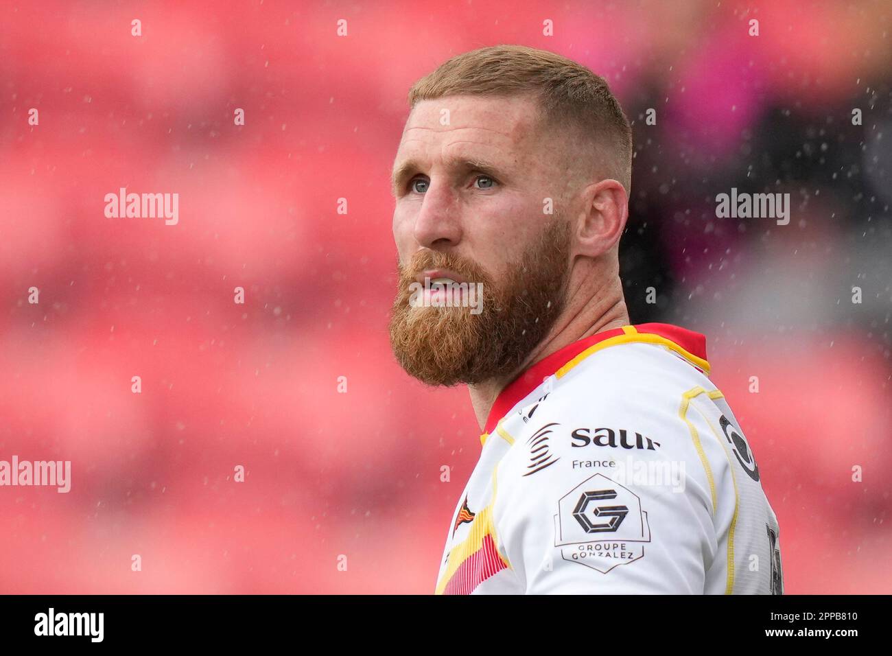 Sam Tomkins #29 of Catalans Dragons during the Betfred Super League Round 10 match Salford Red Devils vs Catalans Dragons at AJ Bell Stadium, Eccles, United Kingdom, 23rd April 2023  (Photo by Steve Flynn/News Images) Stock Photo
