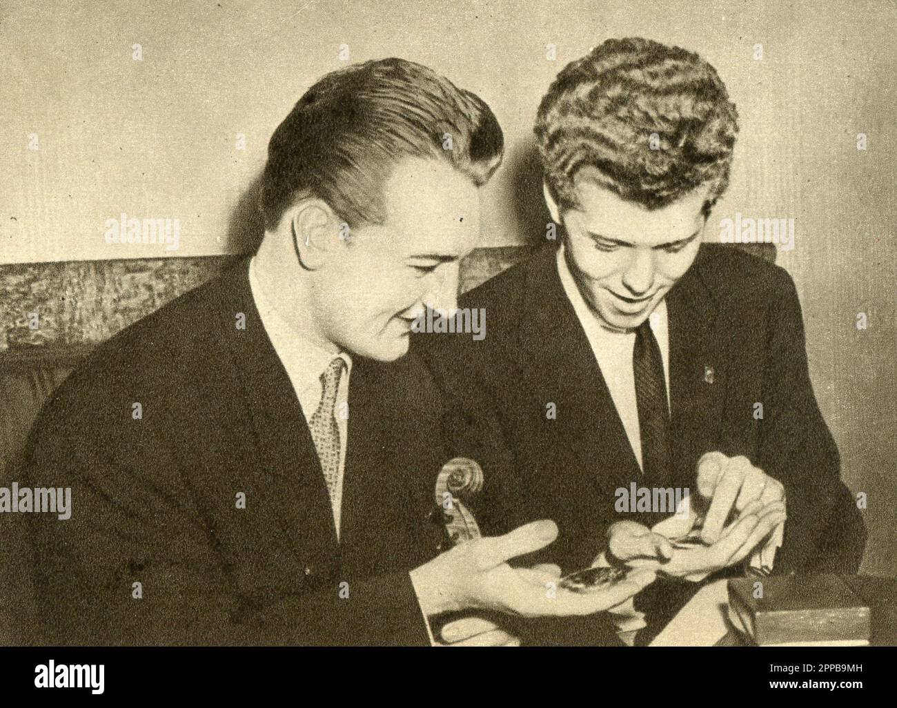 Old Vintage postcard of the USSR, 1961. The Laureates of the First Tchaikovski International  Contest of Pianists and Violinists V. Klimov (USSR) and Harvey Lavan 'Van' Cliburn, Jr. (USA) after receiving their gold medals (1958). Stock Photo