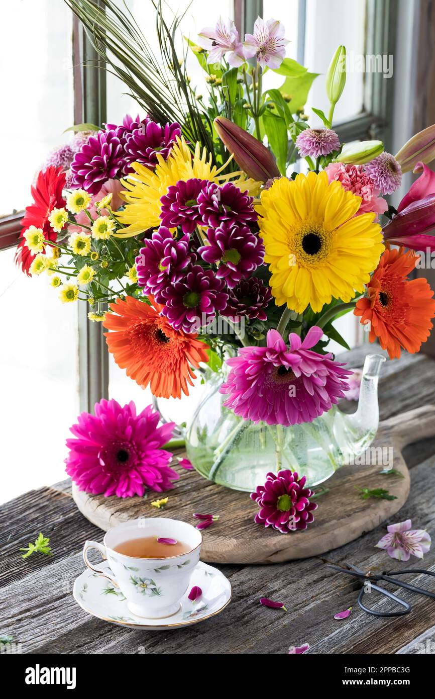 Lovely Colourful Flowers Arrangements