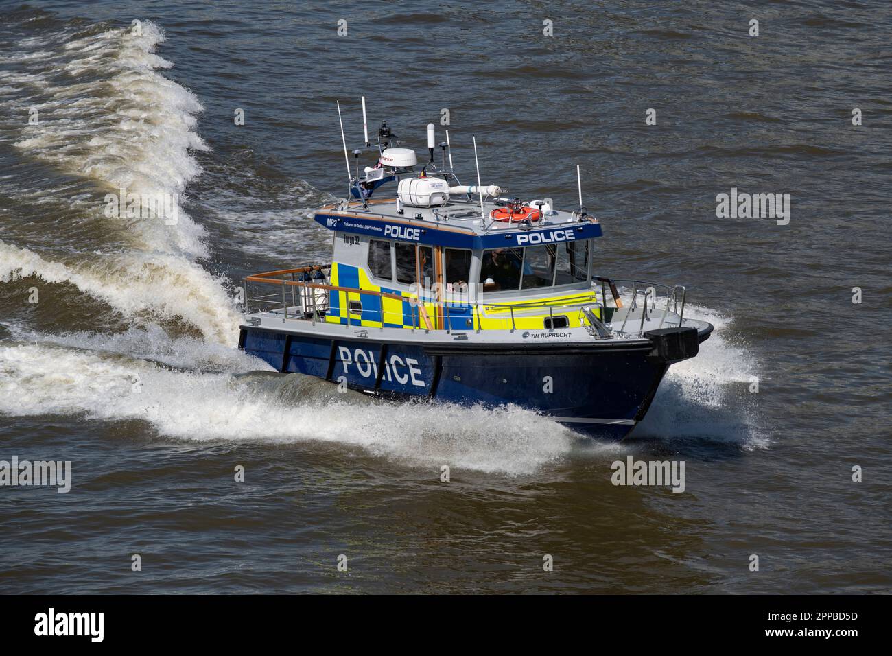 London Thames River Police speed boat April 2023 The Thames River Police was formed in 1800 to tackle theft and looting from ships anchored in the Poo Stock Photo