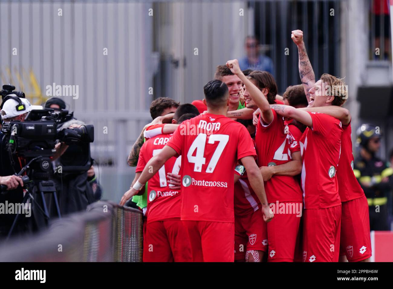 Monza, Italy. 23rd Apr, 2023. Monza, Italy. 23rd Apr, 2023. the team (AC Monza) celebrates the goal of Matteo Pessina (AC Monza) during the Italian championship Serie A football match between AC Monza and ACF Fiorentina on April 23, 2023 at U-Power Stadium in Monza, Italy - Credit: Luca Rossini/E-Mage/Alamy Live News Credit: Luca Rossini/E-Mage/Alamy Live News Credit: Luca Rossini/E-Mage/Alamy Live News Stock Photo
