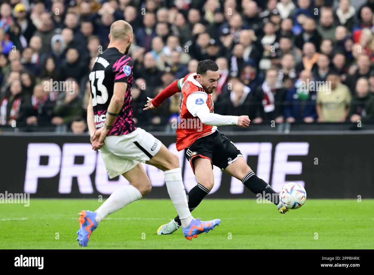 ROTTERDAM - (lr) Mike van der Hoorn of FC Utrecht, Orkun Kokcu of