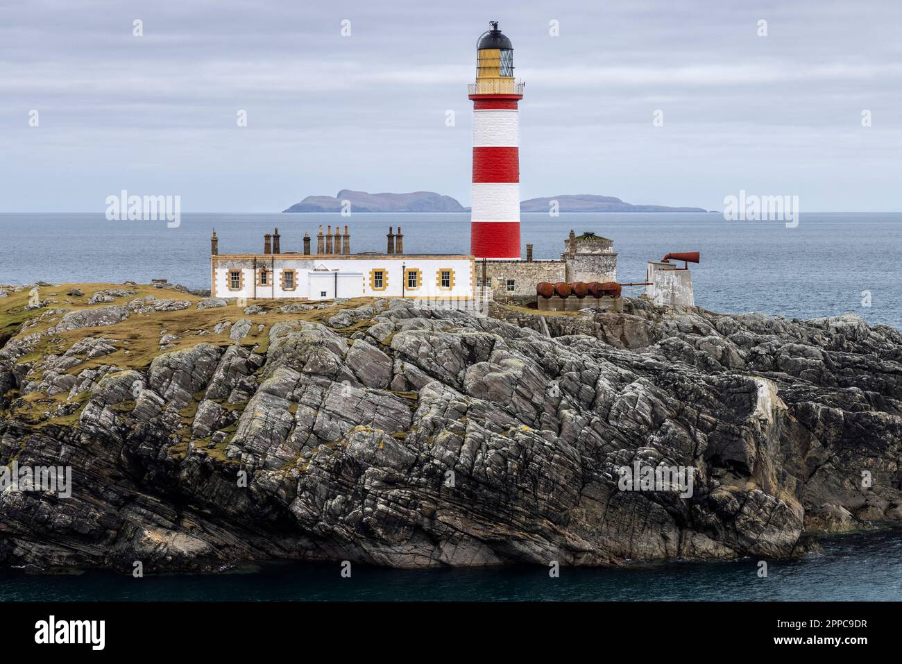 Eilean Glas Lighthouse with the Shiant Islands in the distance. Island of Scalpay, Outer Hebrides, Scotland Stock Photo