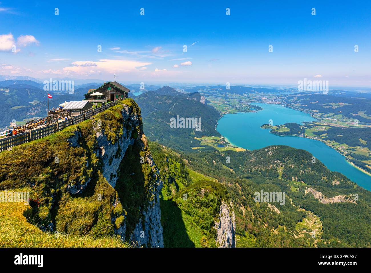 Schafberges aufgenommen, Mountain landscape in Salzkammergut, Upper Austria. View from Schafberg peak to Mondsee, Austria. Himmelspforte Schafberg in Stock Photo
