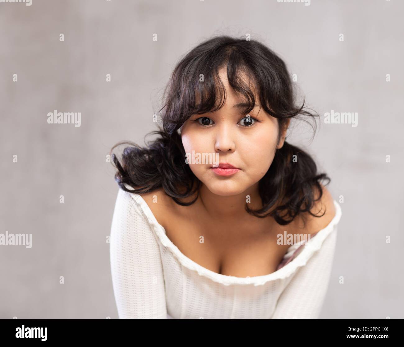 Portrait of surprised young girl posing in studio Stock Photo - Alamy