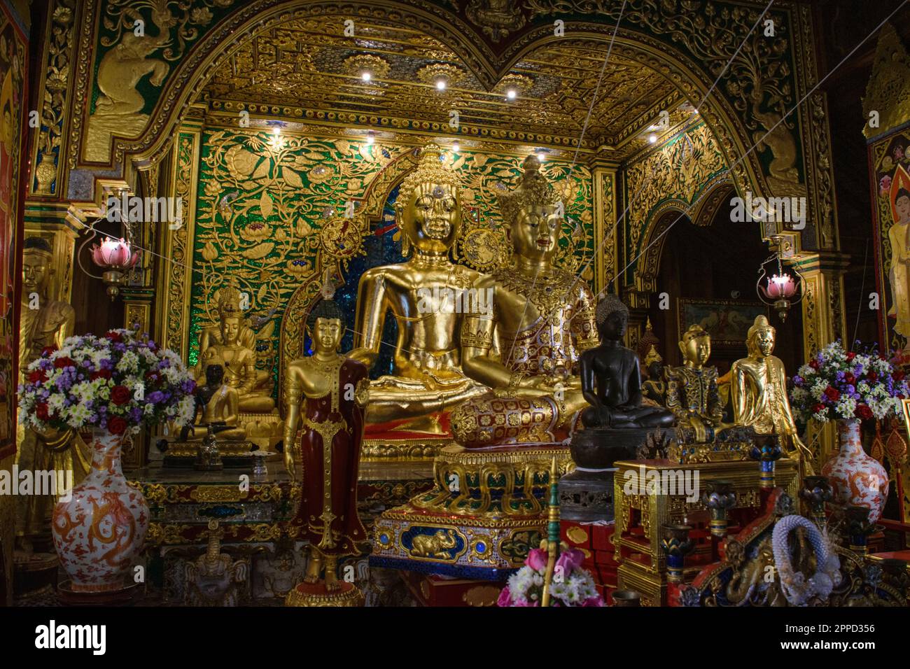 Golden Buddhas in Wat Mung Muang interior of the temple at Chiang Rai Stock Photo
