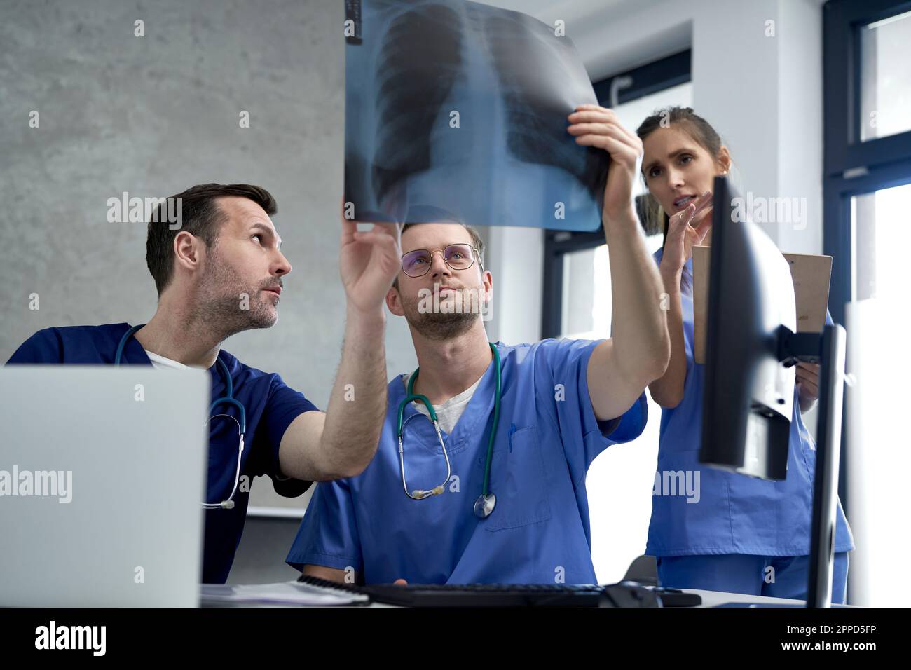 Male doctors examining ray hi-res stock photography and images - Alamy