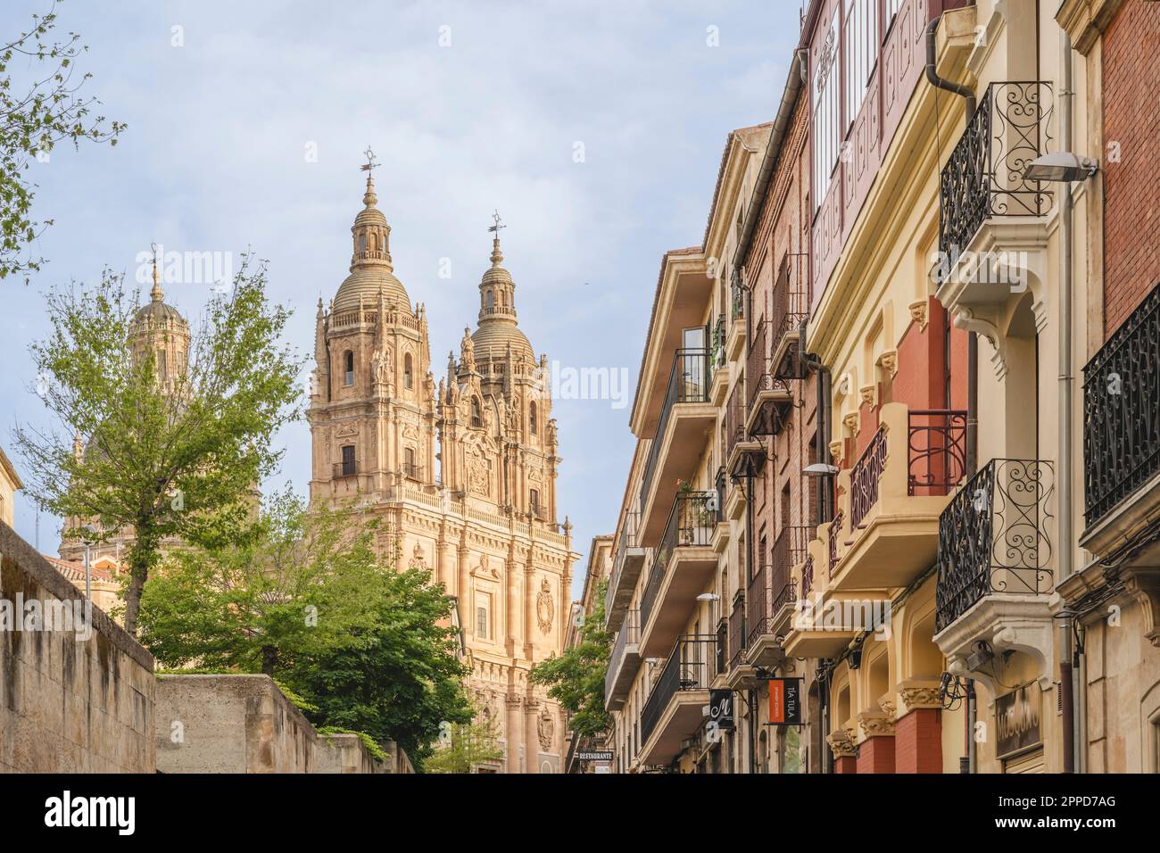 Spain, Castilla y Leon, Salamanca, Row of houses with bell towers of New Cathedral in background Stock Photo