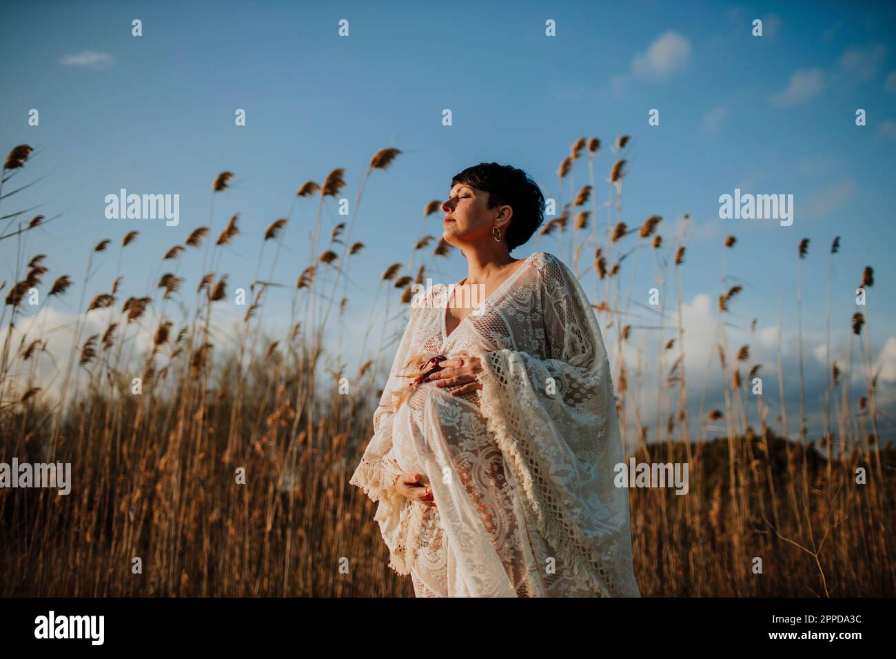 Pregnant woman in white clothing hi-res stock photography and images ...