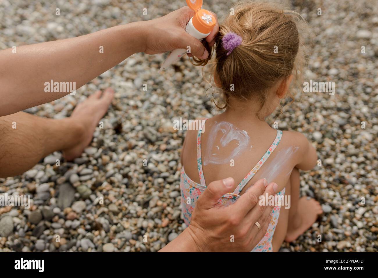 Hands of father applying suntan lotion on daughter Stock Photo Alamy
