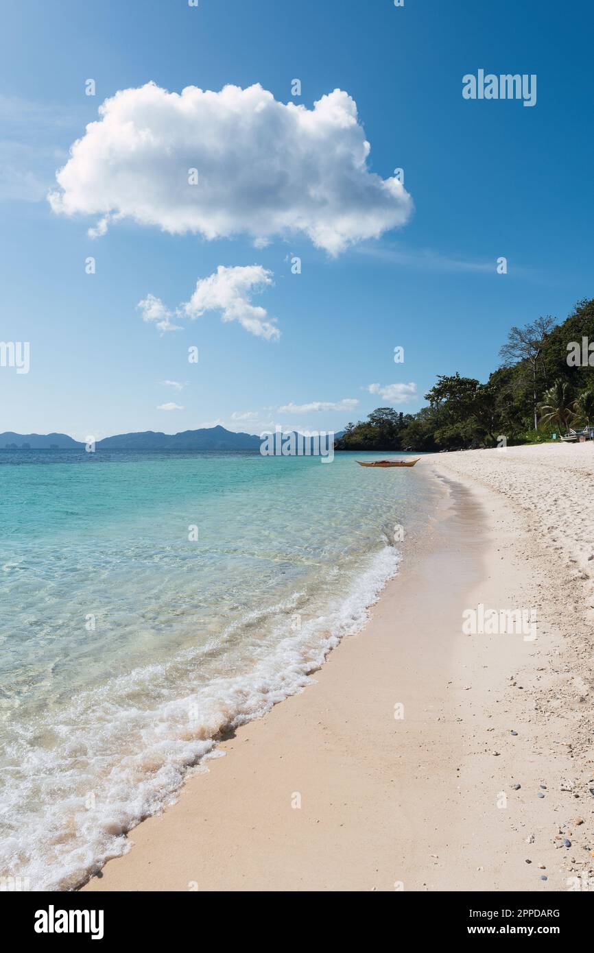 Cloudy sky beach view hi-res stock photography and images - Alamy