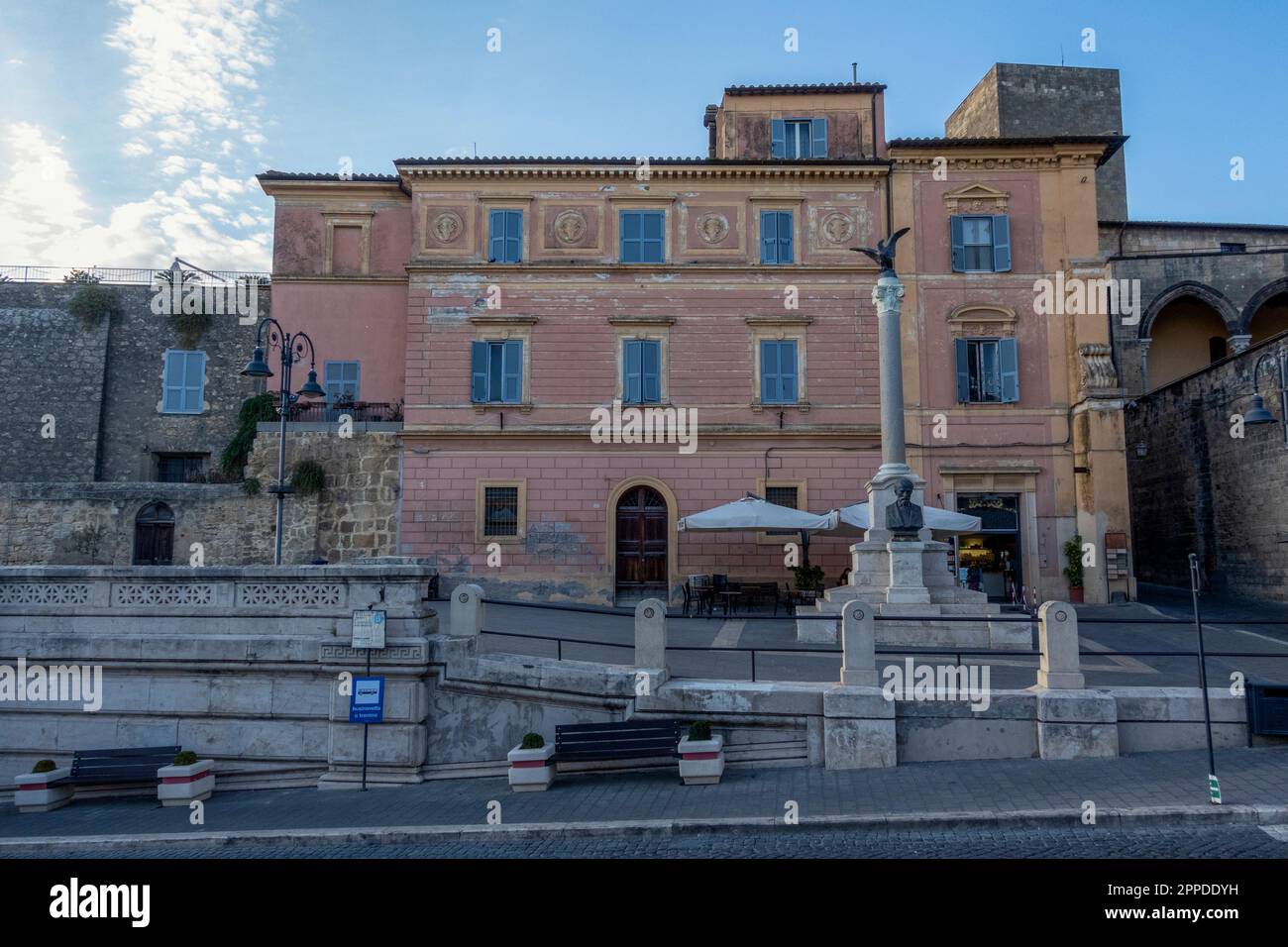 Italy, Lazio, Tarquinia, Monumento a Giuseppe Mazzini in front of residential building Stock Photo