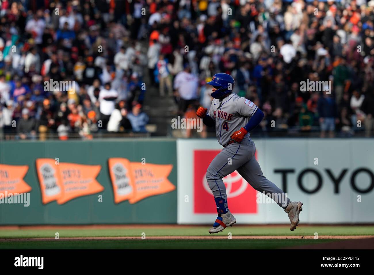 WASHINGTON, DC - SEPTEMBER 27: New York Mets second baseman Luis Guillorme  (13) twirls his glove between pitches during the New York Mets versus the  Washington Nationals on September 27, 2020 at 
