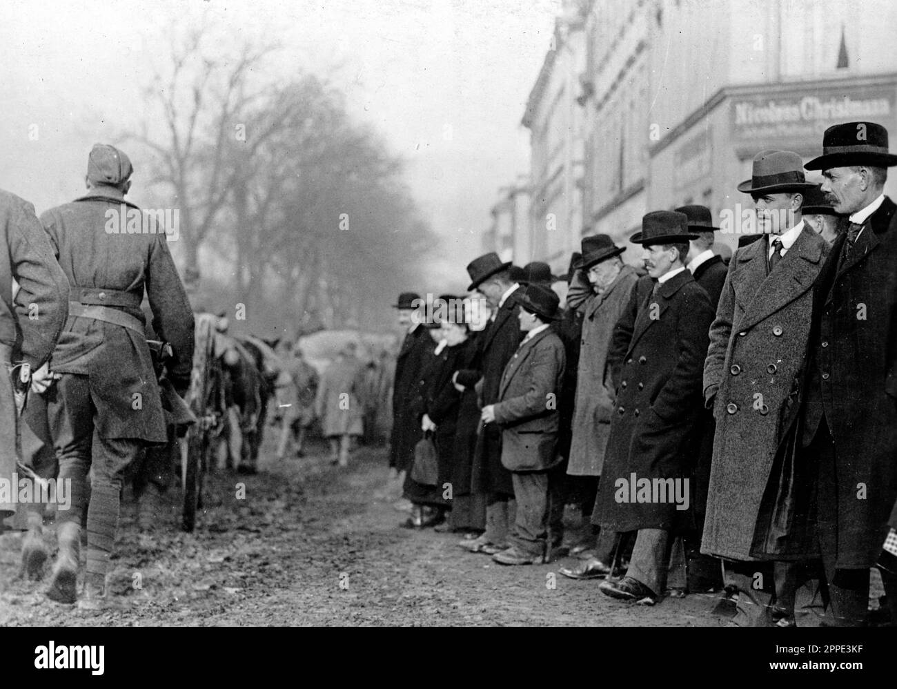 Germans watch U.S. Army occupation troops march into Aachener Straße, Trier, Germany, on 1 December 1918 Stock Photo