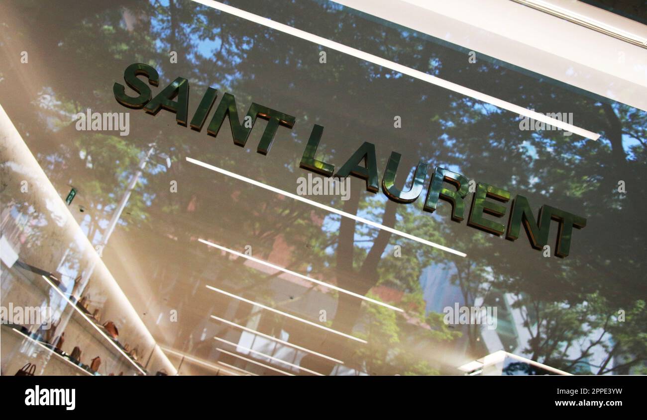 Saint top laurent company