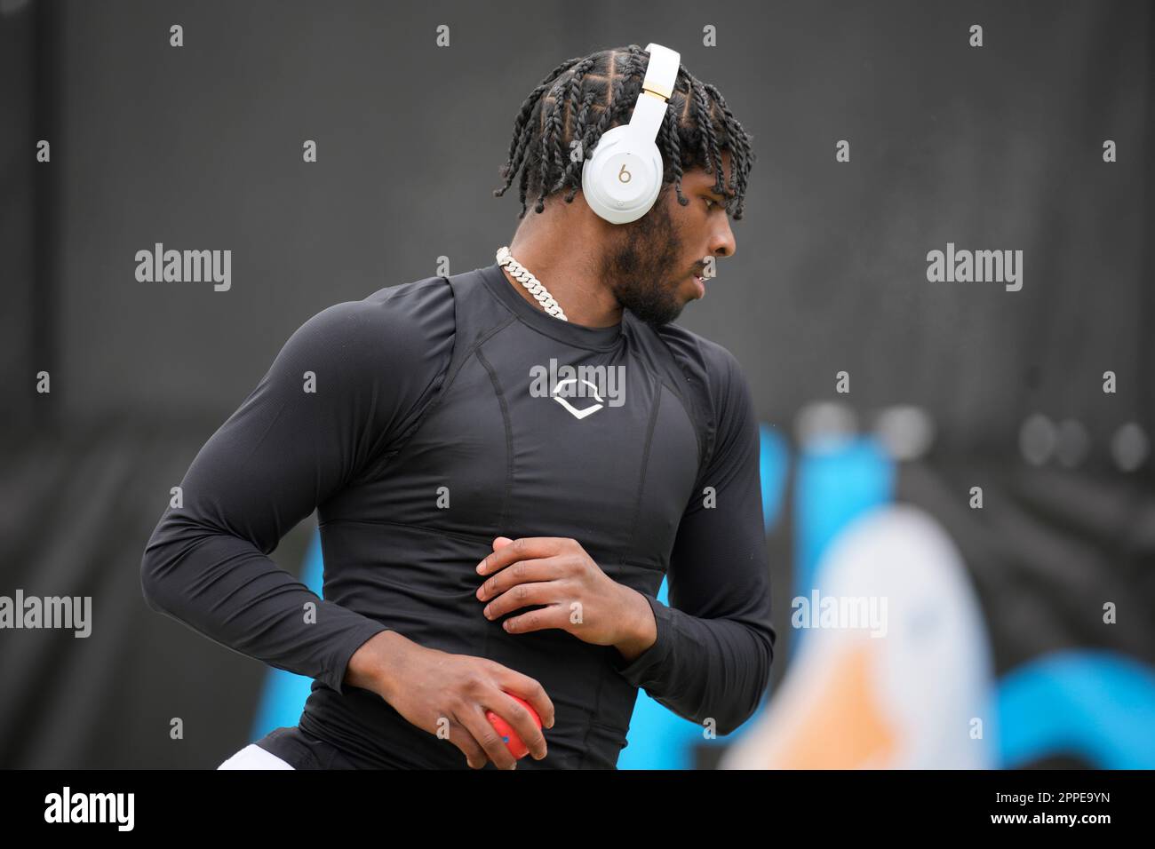 Colorado quarterback Shedeur Sanders (2) warms up before the team's