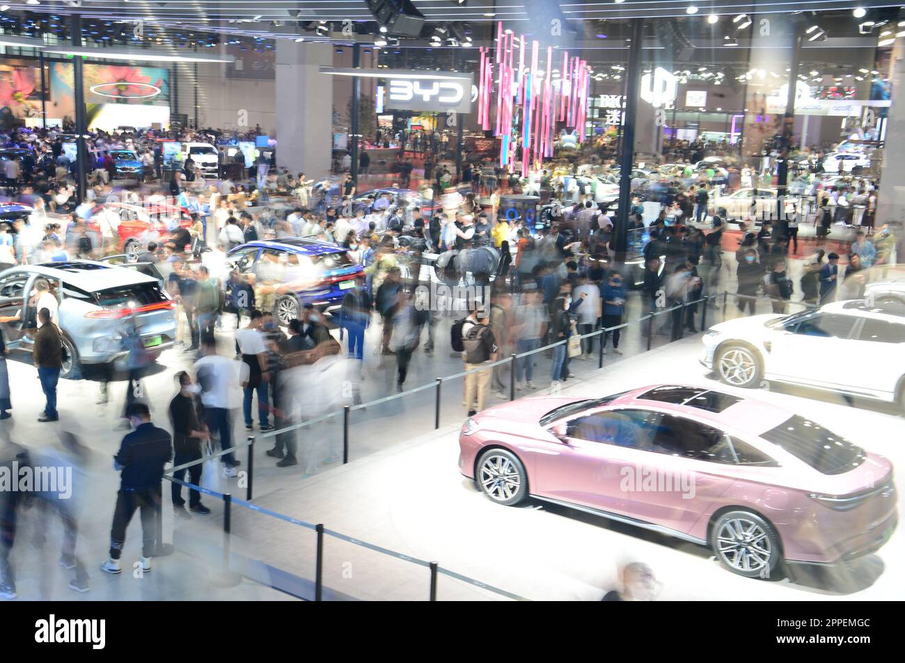 Byd stand hi-res stock photography and images - Alamy