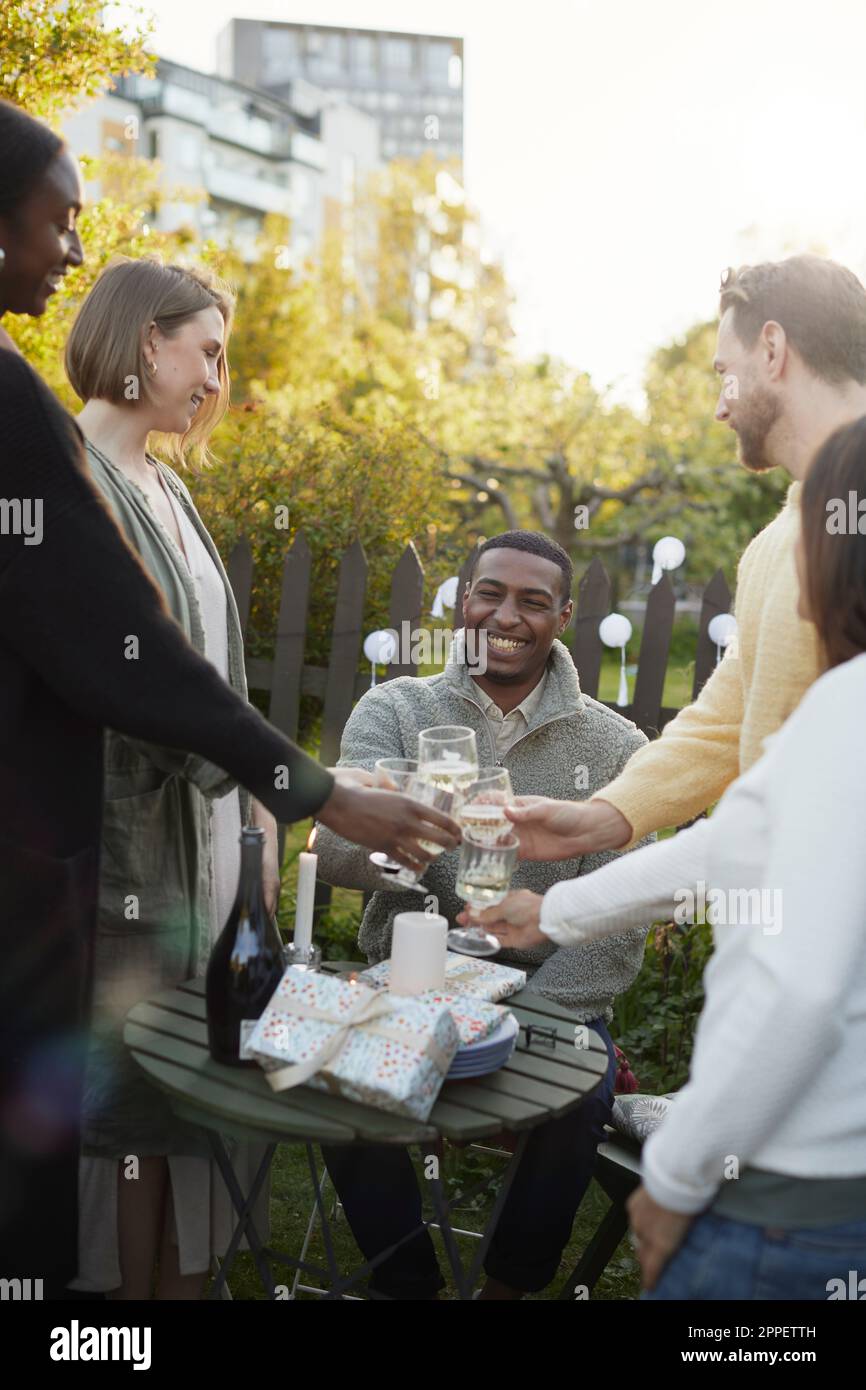 Group people having drink outside hi-res stock photography and images ...