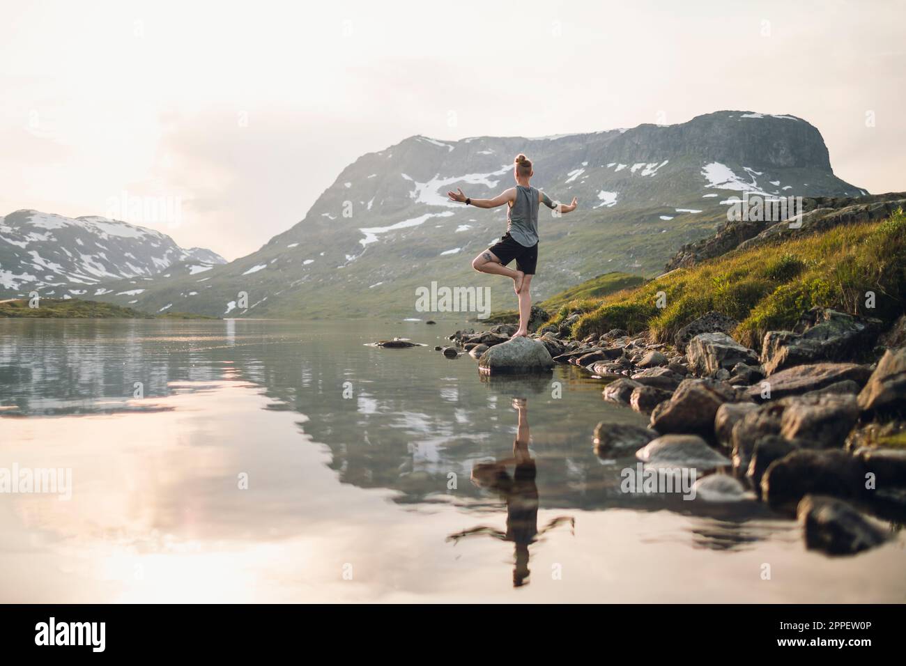 Doing at the lake hi-res stock photography and images - Alamy