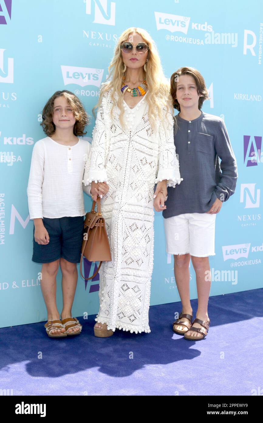 Rachel Zoe and son Skyler Morrison Berman Rachel Zoe takes her family to a  duck pond in Beverly Hills Los Angeles, California - 18.08.12 Stock Photo -  Alamy