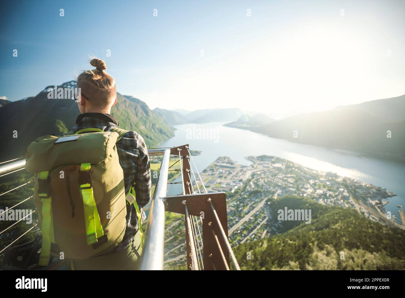 Back view caucasian female hiker hi-res stock photography and images ...