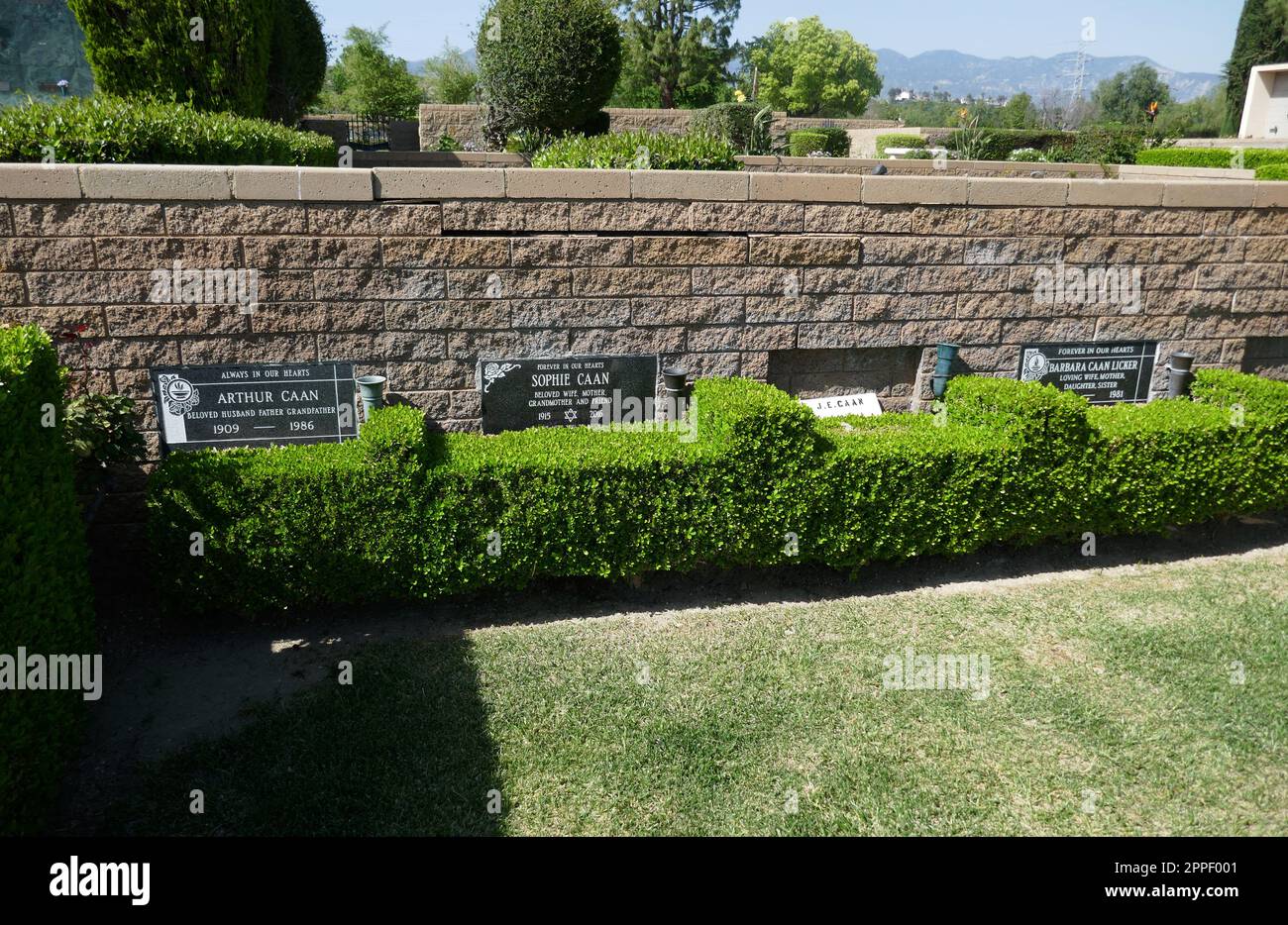 Mission Hills California USA 23rd April 2023 Actor James Caan Grave Mission Hills California USA 23rd April 2023 Actor James Caan Grave