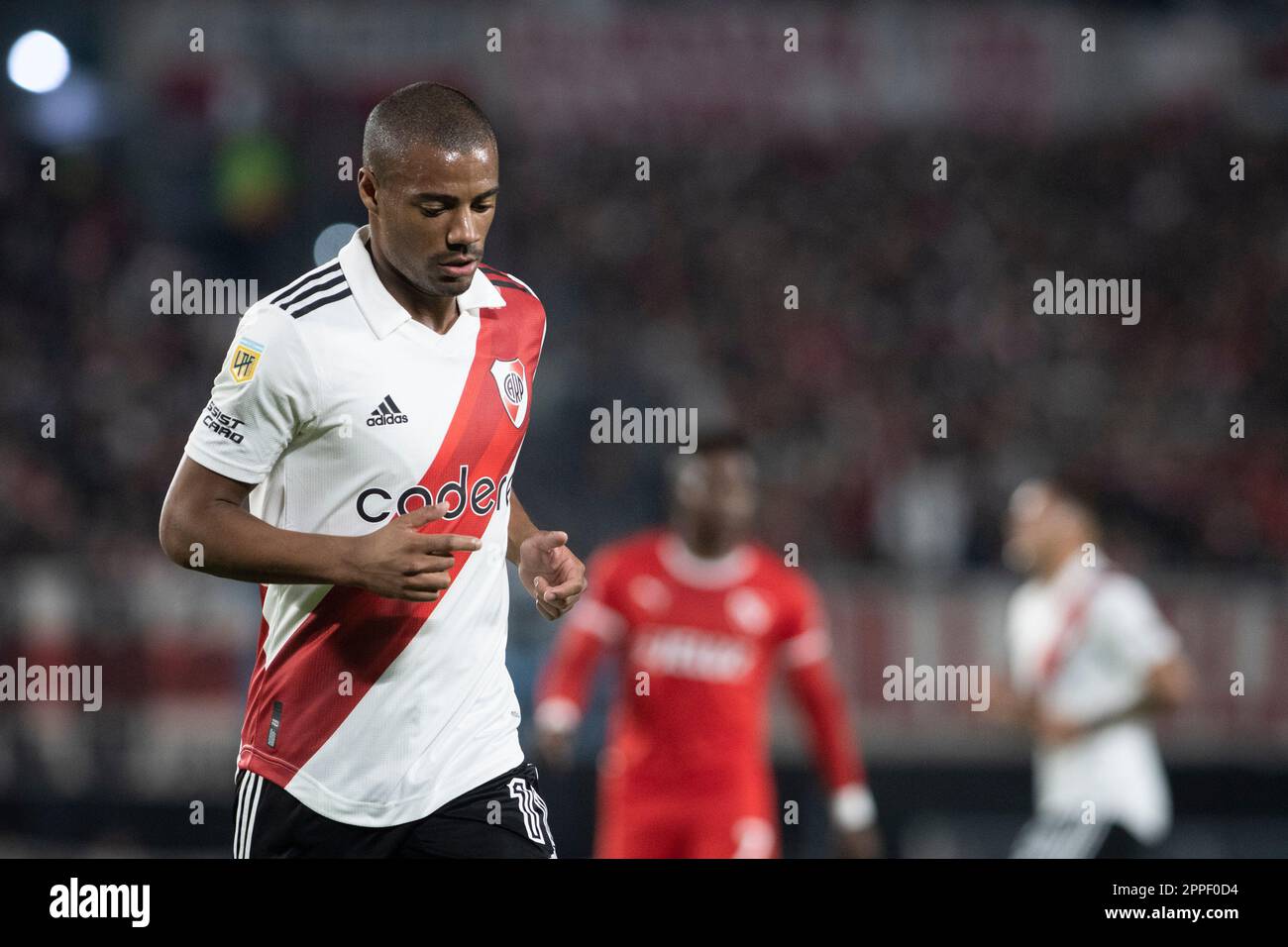 Nicolas De La Cruz of River Plate, left, looks as Walter Bou of Velez  Sarsfield heads the ball during a Copa Libertadores round of sixteen,  second leg soccer match at Monumental stadium