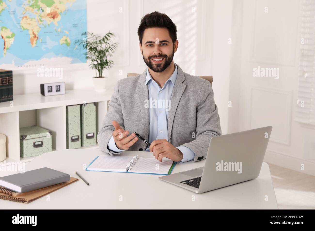 Manager travel agency hi-res stock photography and images - Alamy