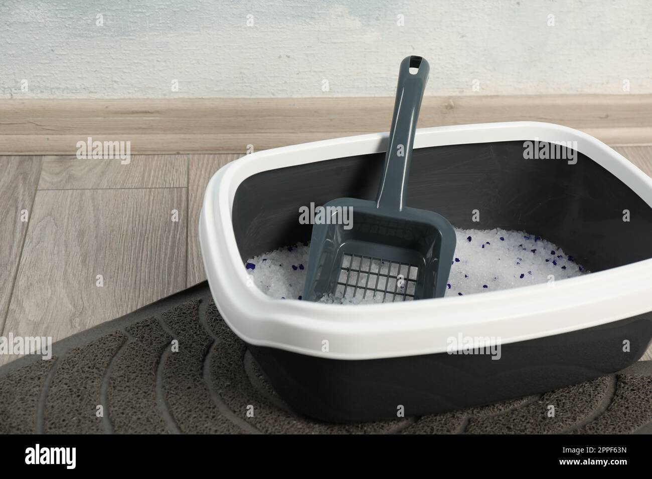 Crystal cat litter hires stock photography and images Alamy