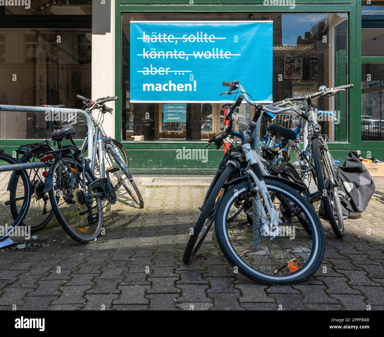 Aussenaufnahme parked hi-res stock photography and images - Alamy