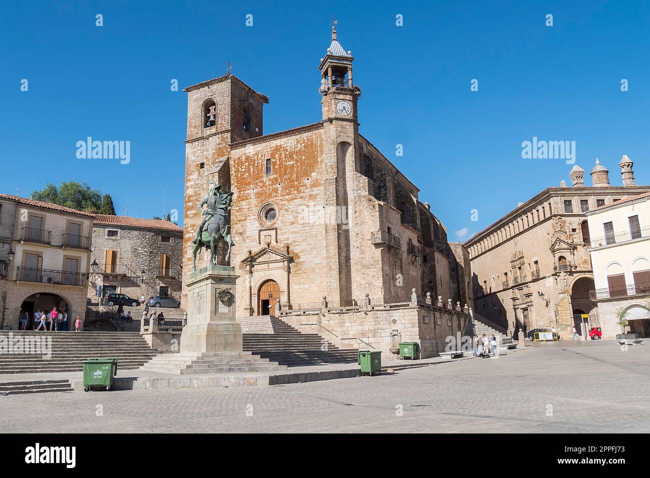 Trujillo main square. Church of San Martin Tours and statue of Francisco Pisarro (Trujillo, Caceres, Spain) Stock Photo