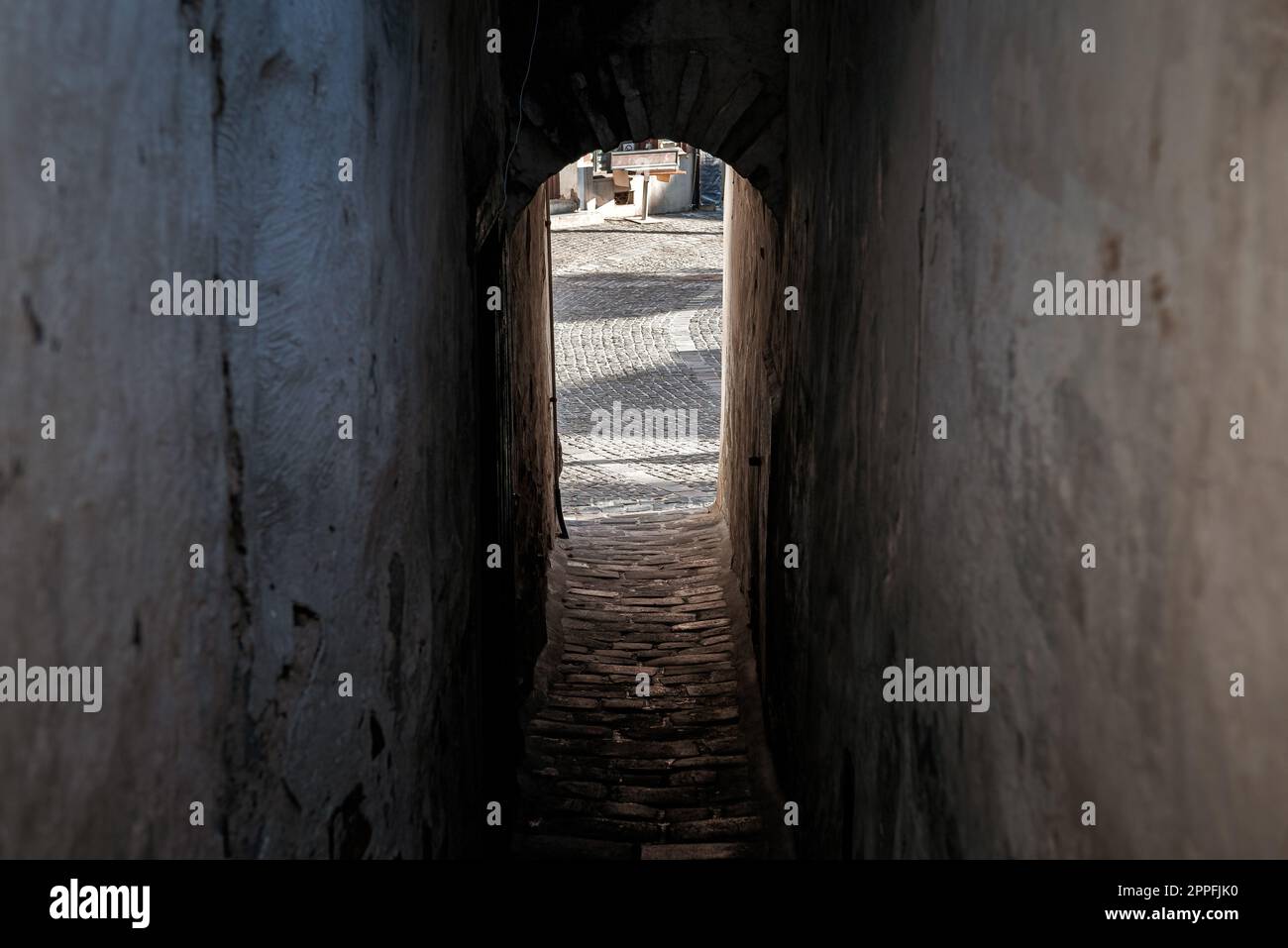 Narrow tunnel passage between buildings at Szentendre, Hungary Stock Photo