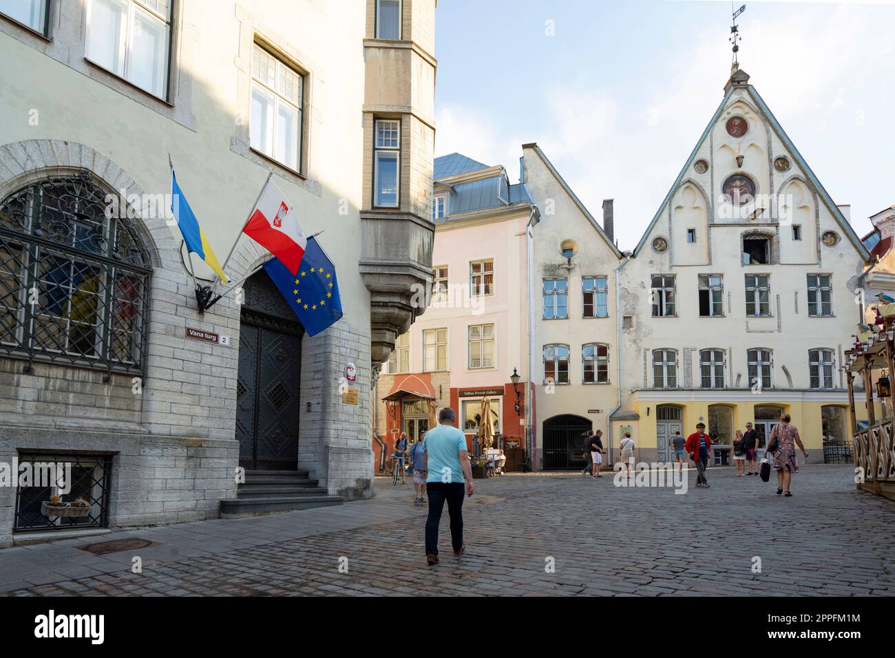 Polish embassy building hi-res stock photography and images - Alamy