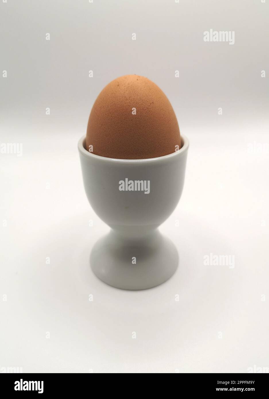 Ei im Eierbecher Stock Photo