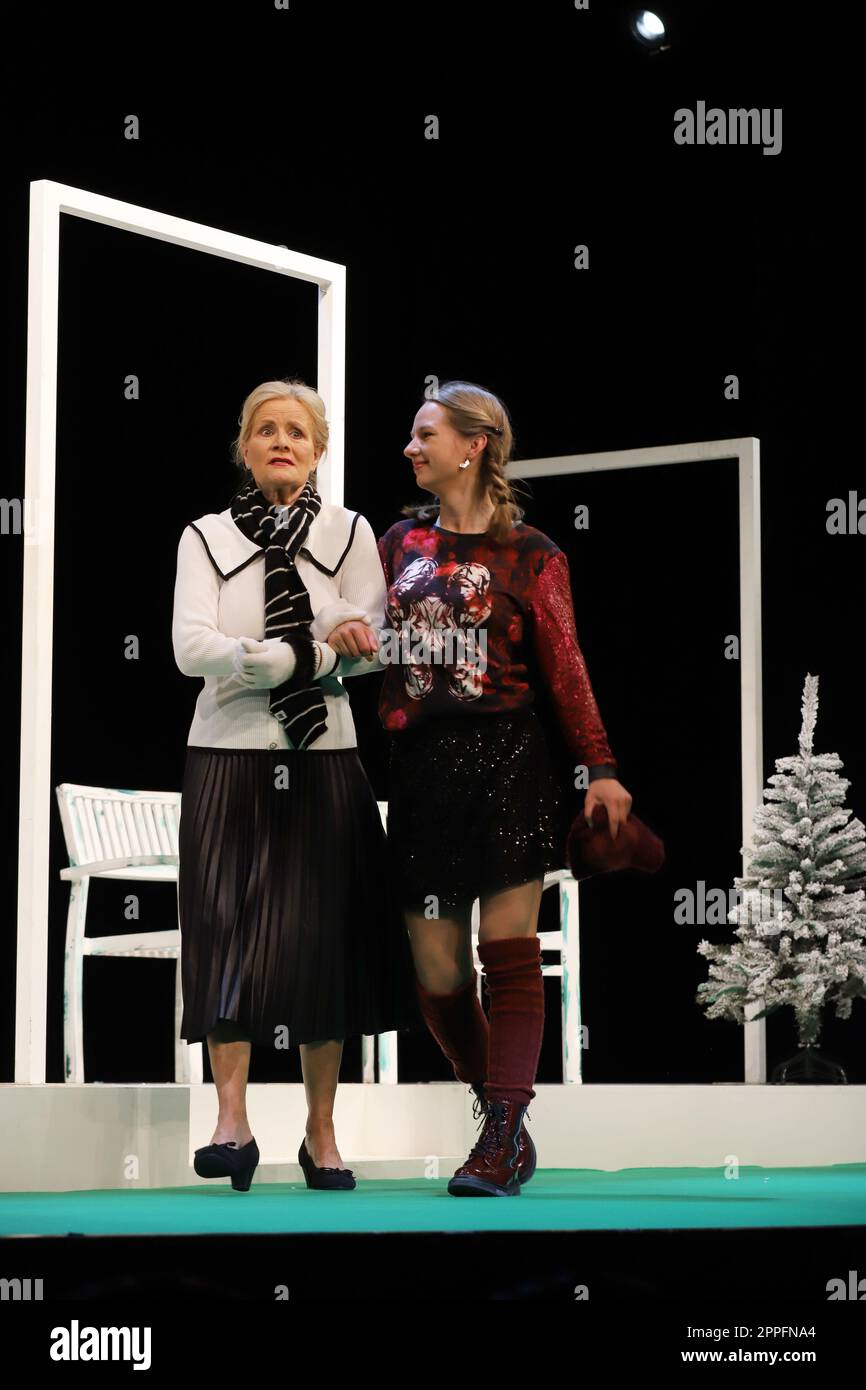 Claudia Rieschel,Hannah Rebekka Ehlers,"Helga hilft",Winterhuder FÃ
