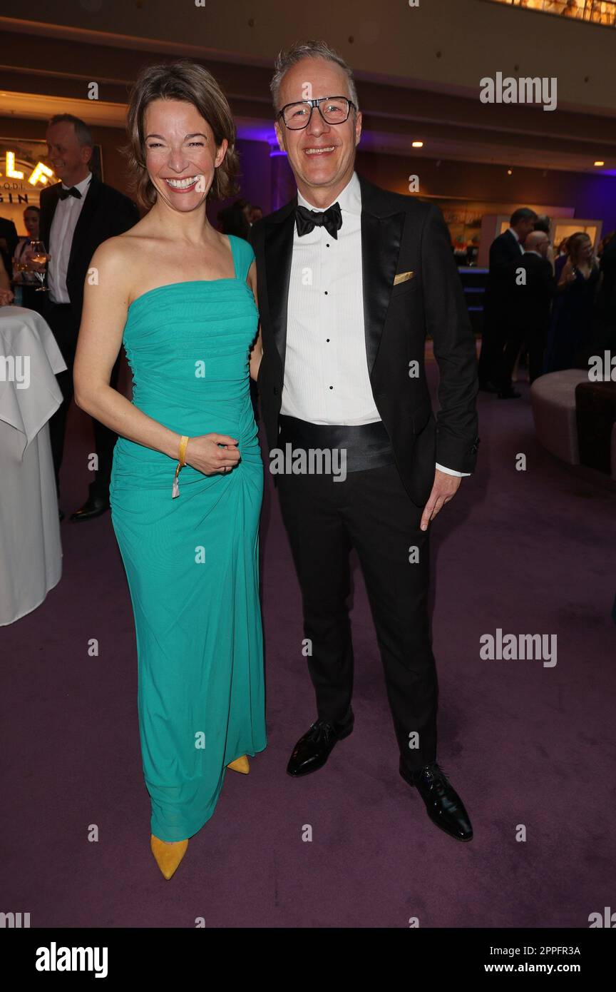 Anna Planken,Jens Gideon,Blauer Ball 2023 in favor of the childrens cancer  ward of the UKE at the Hotel Grand Elyssee,Hamburg,01.04.2023 Stock Photo -  Alamy