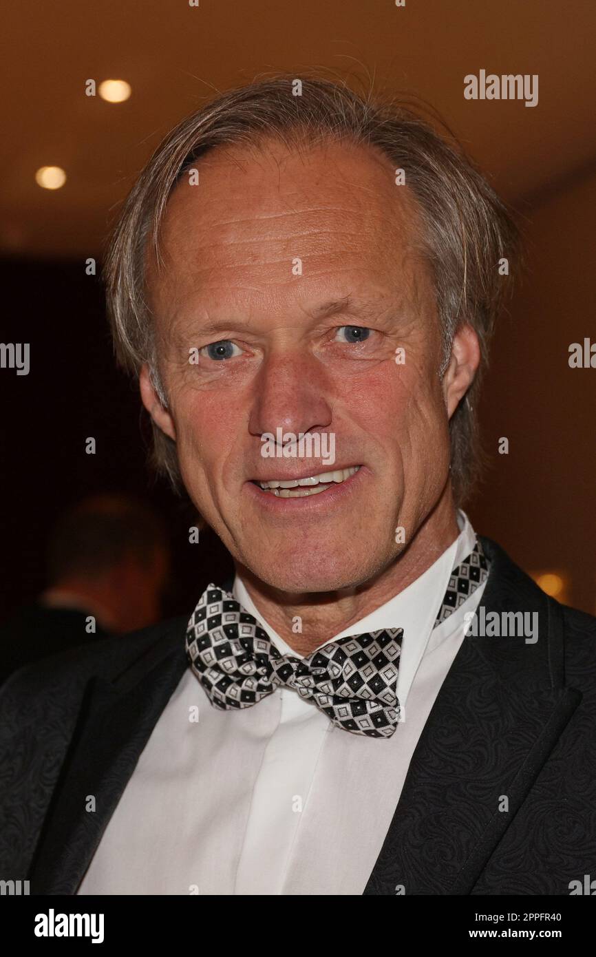 Gerhard Delling,Blue Ball 2023 in favor of the children's cancer ward of the UKE at the Hotel Grand Elyssee,Hamburg,01.04.2023 Stock Photo