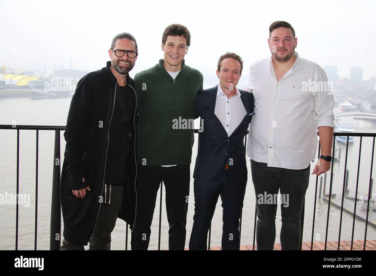 Kai Schwarz, Wincent Weiss, Roland Melz, Fabian Narkus. Live Aid Pressekonferenz, PrÃ¤sentation des Hauptactes, Westin Hotel Elbphilharmonie Hamburg, 22.11.2022 Stock Photo