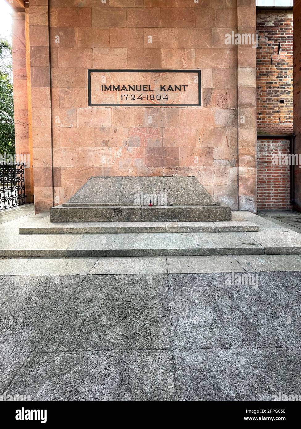 Tomb of Immanuel Kant in Kaliningrad Stock Photo - Alamy