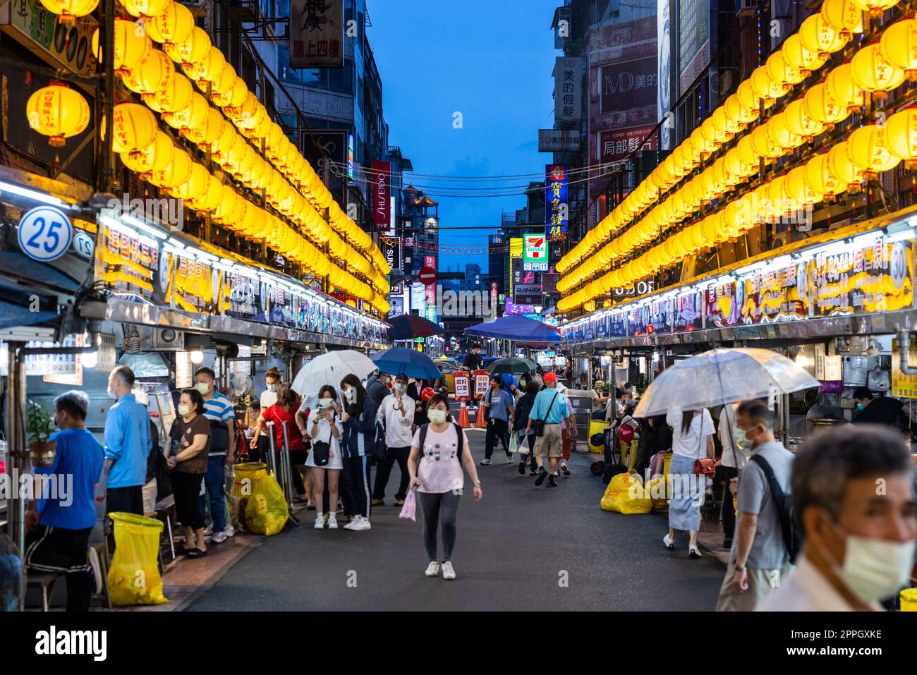 Keelung, Taiwan 19 August 2022: Keelung Miaokou Night Market in Keelung ...