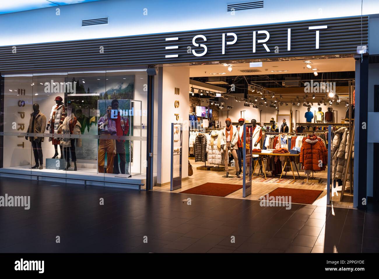 Esprit fashion hi-res stock photography and images - Alamy