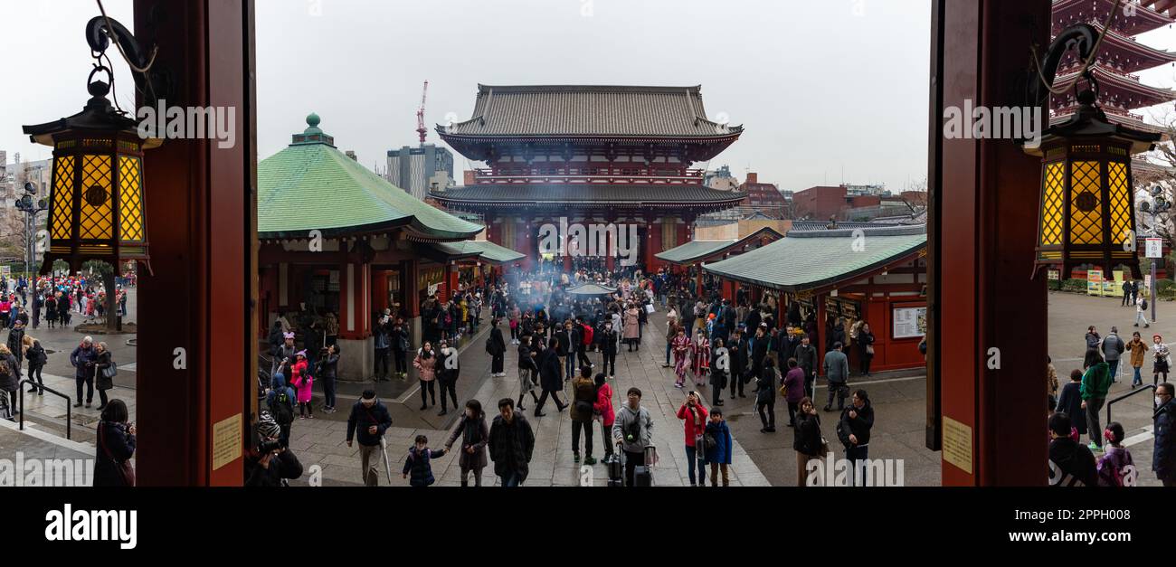 Senso ji lanterns hi-res stock photography and images - Alamy