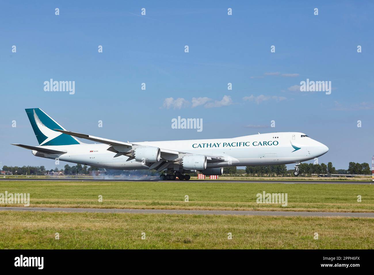 Amsterdam Airport Schiphol - Boeing 747-867F of Cathay Pacific Cargo lands Stock Photo